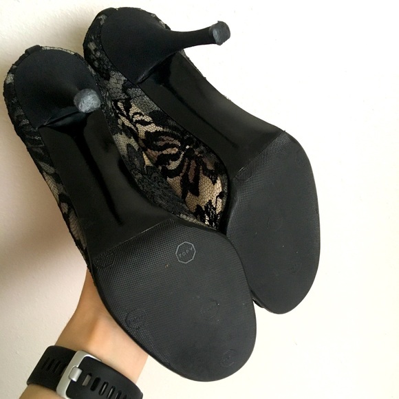 Stuart Weitzman ‘Lingerie’ black guipure lace open-toe stiletto pumps, 7.5 - Picture 5 of 8